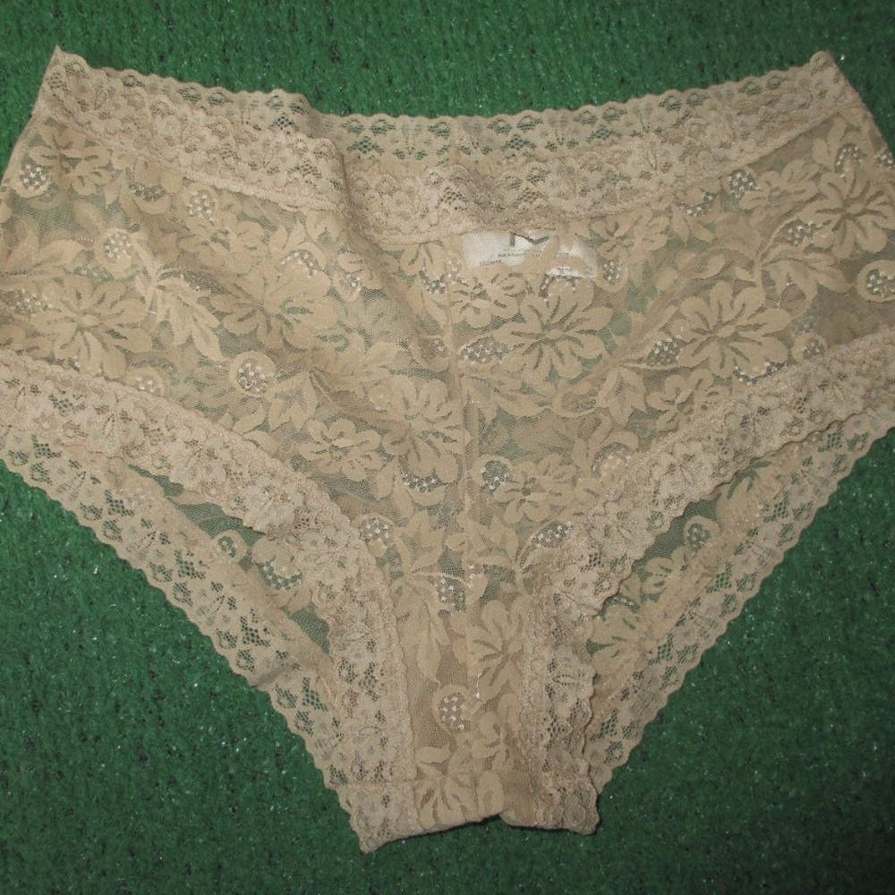 NWOT MADENFORM 6 M MEDIUM LACE BEIGE PANTIES